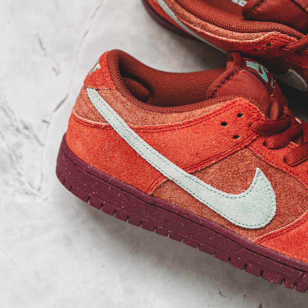 Nike SB Dunk Low 'Mystic Red' DV5429-601 Release Date