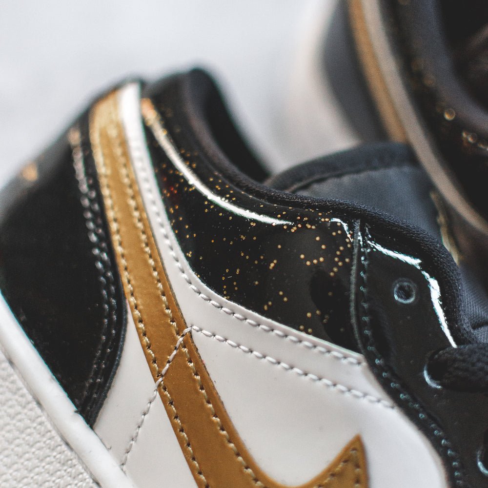 Air jordan 1 low gold toe on on sale feet