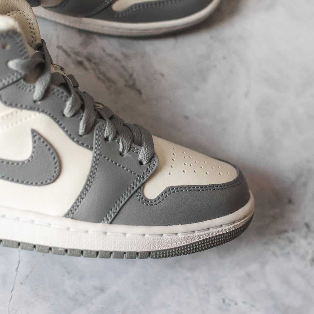 Jordan 1 Mid Stealth (W) - Swest Kicks