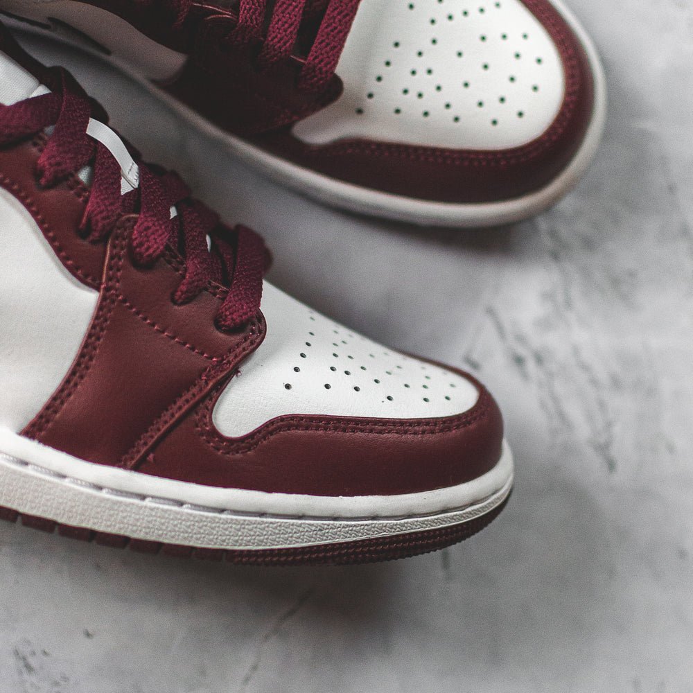 Jordan 1 Low Bordeaux - Swest Kicks